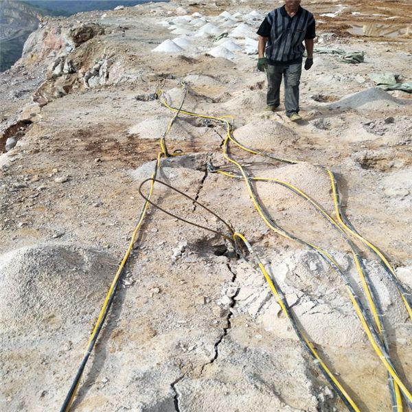 混凝土拆除岩石分裂棒本地生产厂家