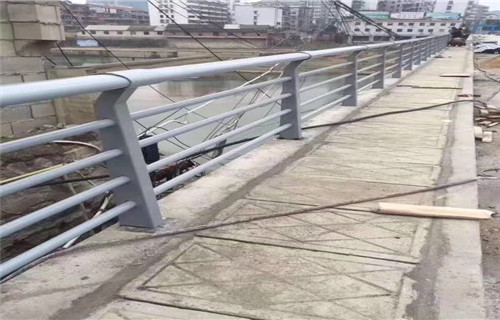 护栏厂-多种款式定制不锈钢市政道路护栏大库存无缺货危机