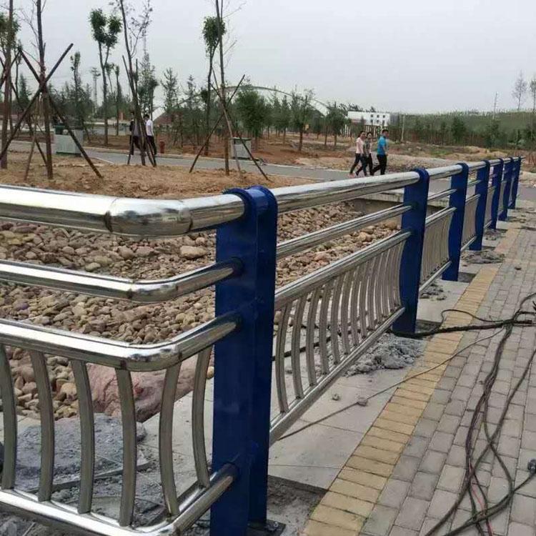 公路防撞護欄質量有保障優勢