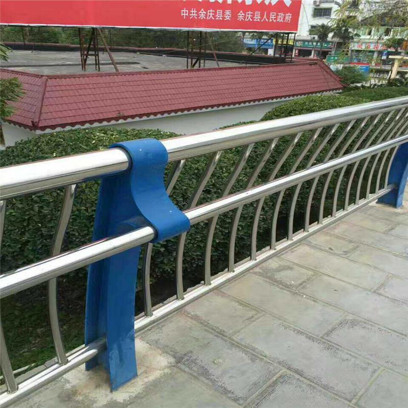 橋梁道路防撞護欄誠信經營廠家誠信經營現(xiàn)貨現(xiàn)發(fā)